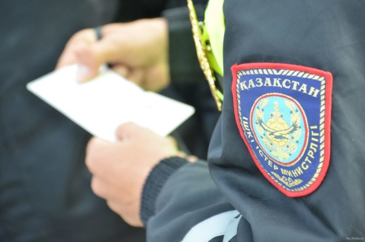 Троих высокопоставленных сотрудников полиции уволили после смертельного ДТП на блокпосту в Алматы