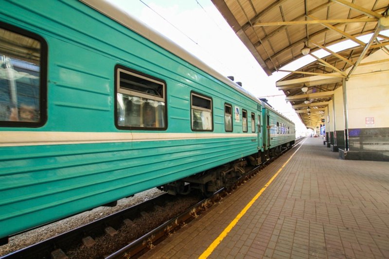 Перемещение по вагонам в поездах запретили в Казахстане