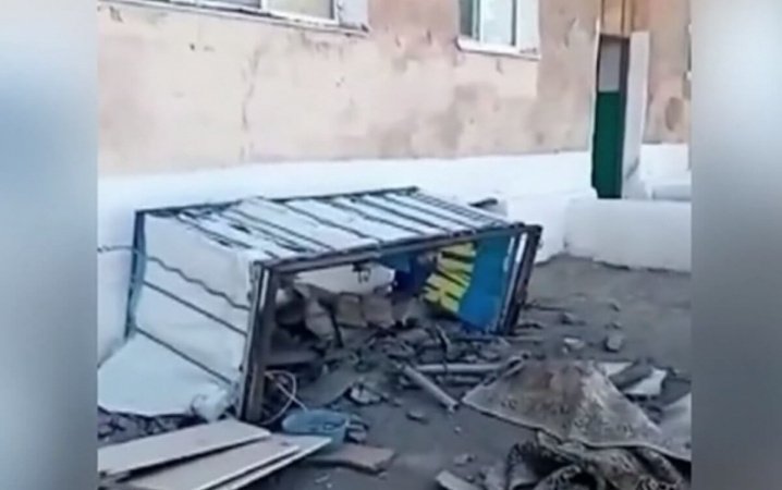 В Балхаше рухнул балкон вместе со стоявшими на нем супругами  