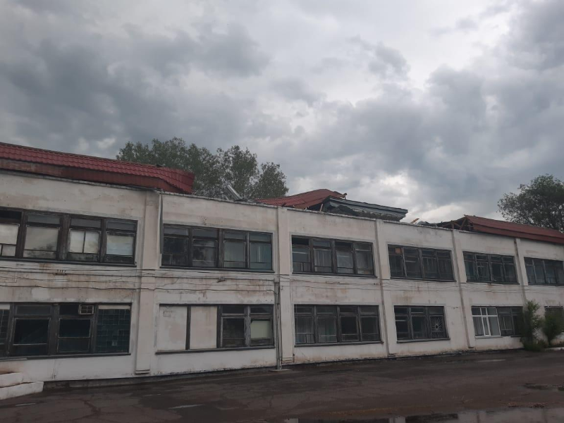 Ураган в Павлодарской области: Сорваны крыши нескольких зданий 