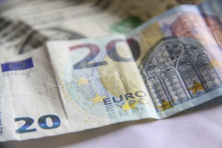 Россиянина осудили за сбыт фальшивых евро в СКО