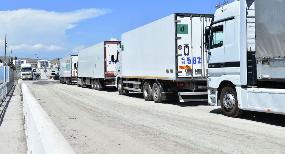 В КНБ прокомментировали ситуацию с грузовиками, застрявшими на казахстанско-кыргызстанской границе
