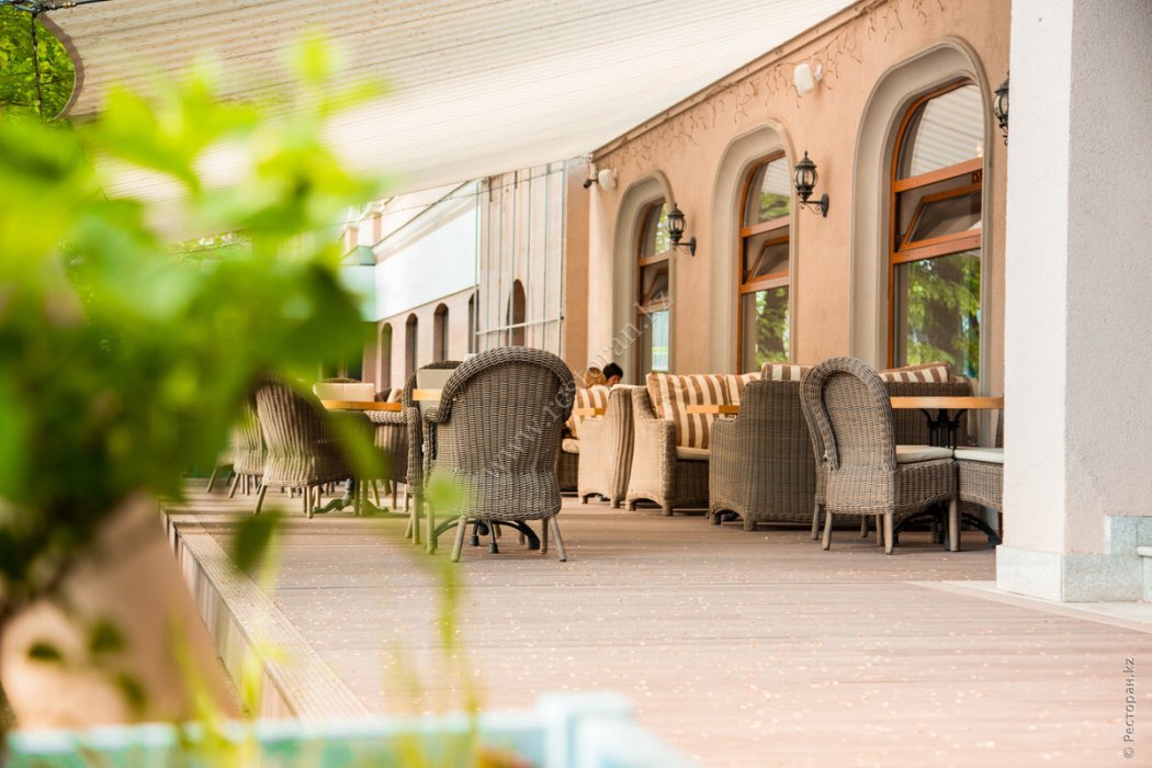 Алматинские рестораны и кафе смогут принимать больше гостей