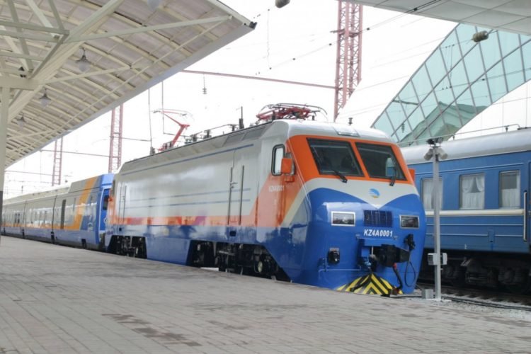 Провожающим разрешат входить в вокзалы Казахстана 