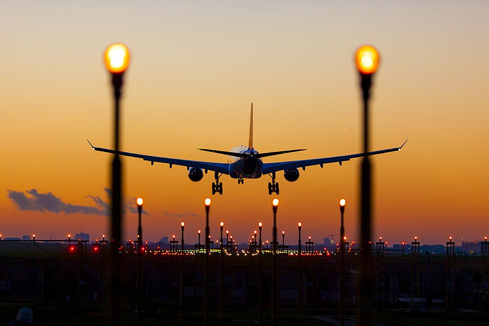 Международные авиарейсы возобновляют в Казахстане 