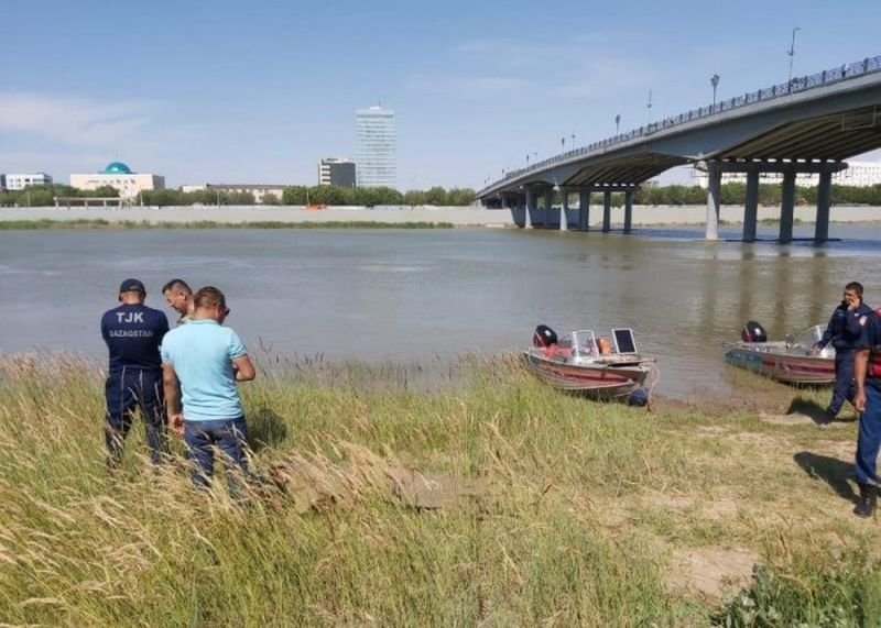 Девушка покончила с собой, спрыгнув с моста в Атырау