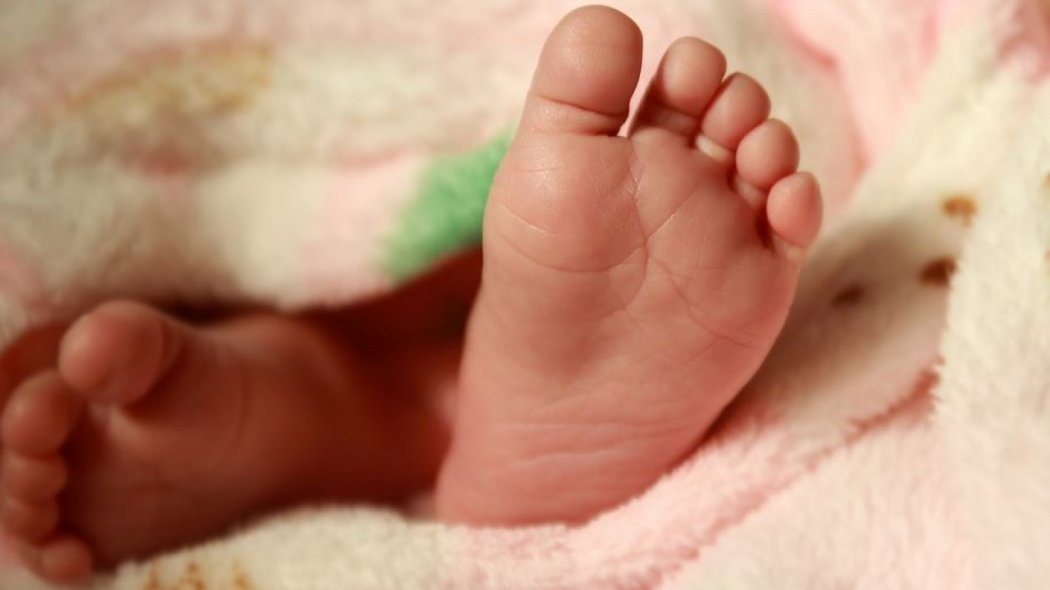 У двоих младенцев обнаружили коронавирус в Алматинской области