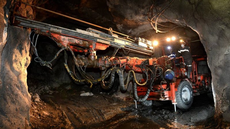 Двое рабочих погибли на шахте в ВКО