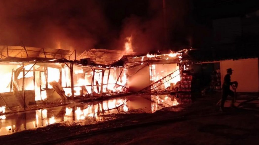 9 продуктовых бутиков и автомобиль сгорели в Сарыагаше 