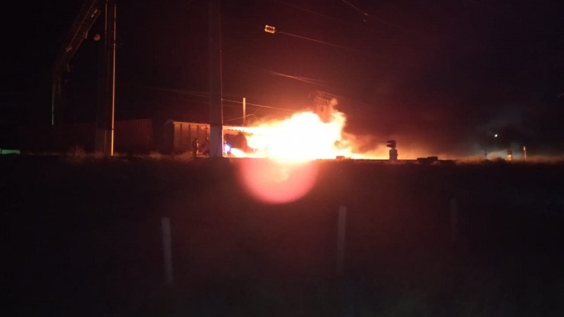 10 поездов застряли из-за возгорания цистерны в Жамбылской области