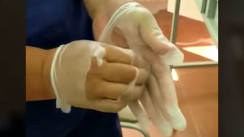 Хирург лишился работы после видео из больницы в Туркестанской области