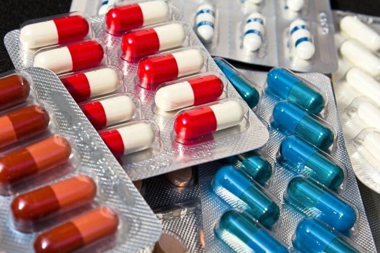 Об опасности бесконтрольного приема антибиотиков рассказали казахстанцам