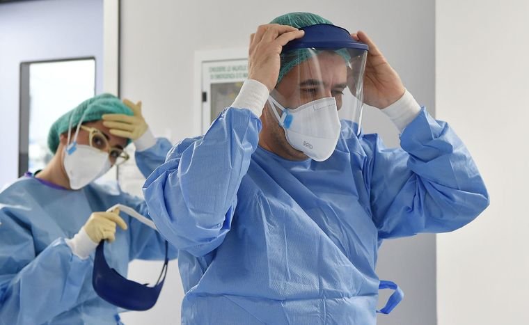 Российские инфекционисты прибыли в Атырау для борьбы с коронавирусом