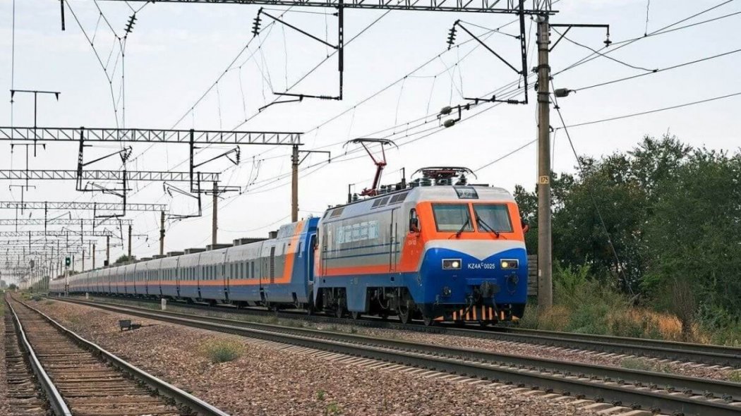 Отмену курсирования нескольких поездов продлили в Казахстане 