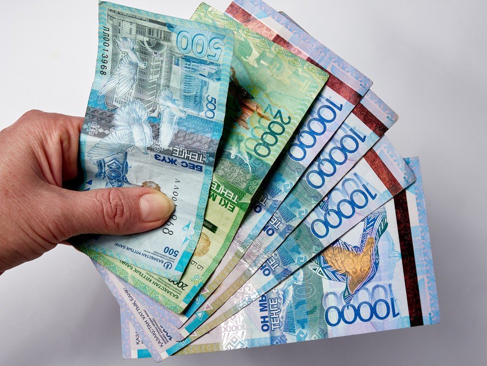 42 500: Некоторым казахстанцам выплата поступит автоматически 