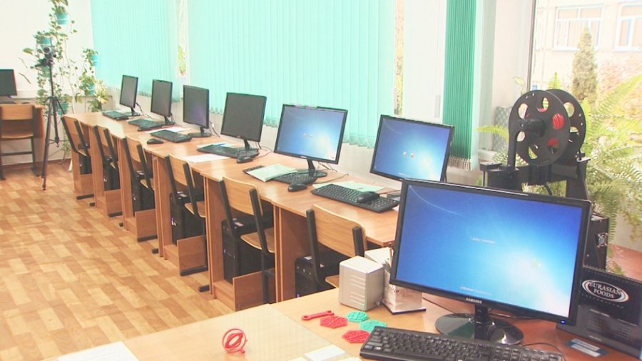 700 тысяч казахстанских школьников нуждаются в компьютерах