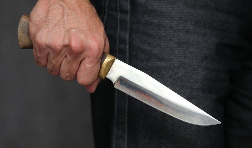 Вооруженный ножом мужчина ограбил магазин в Темиртау 