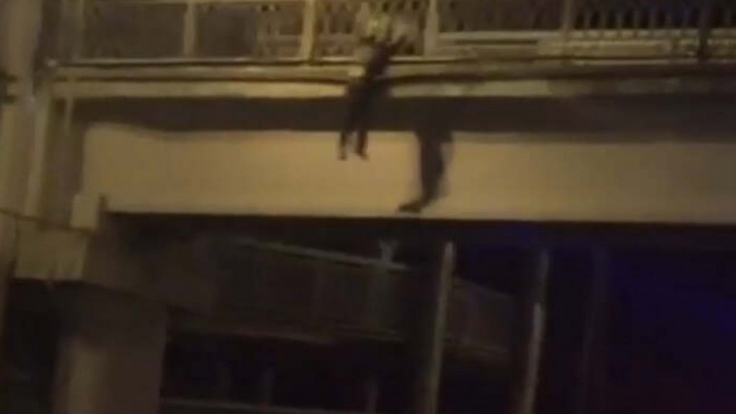 Мужчина пытался покончить с собой, спрыгнув с моста в Алматы