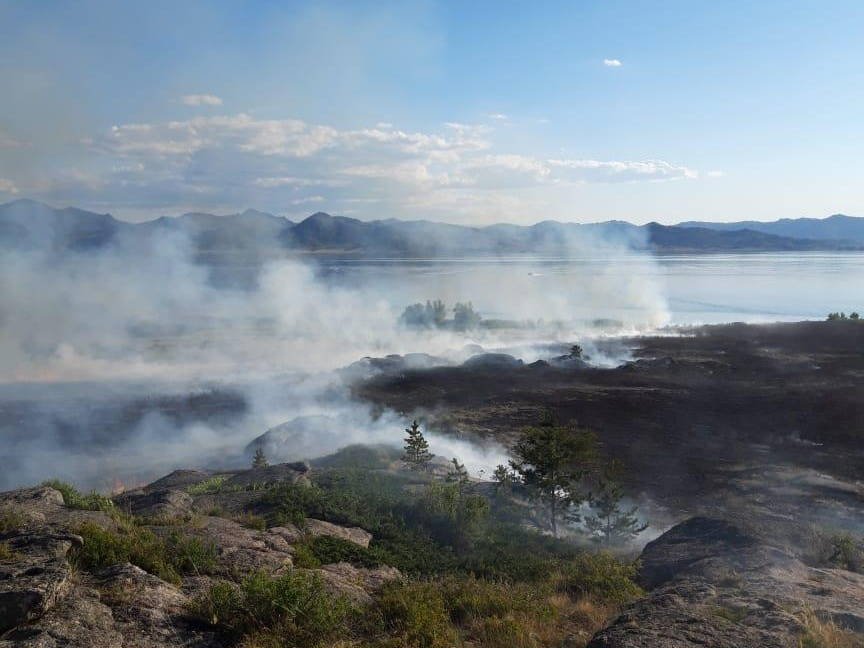 Пожар по вине отдыхающих произошел на Бухтарминском водохранилище в ВКО
