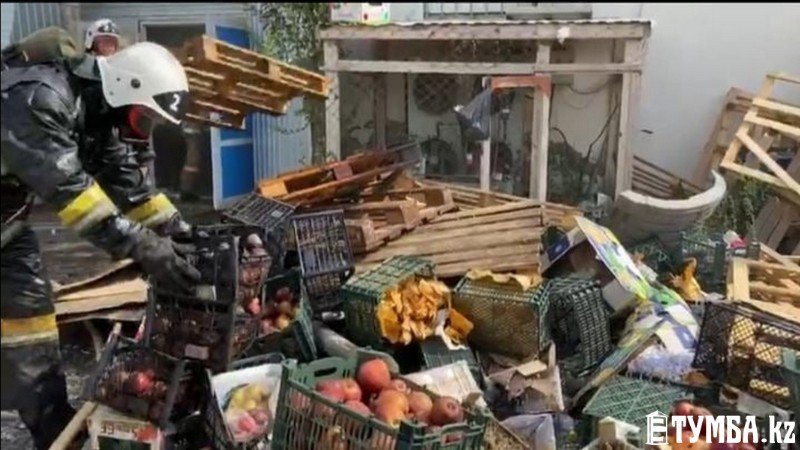 3,4 тонны фруктов и овощей пришли в негодность из-за пожара в Актау