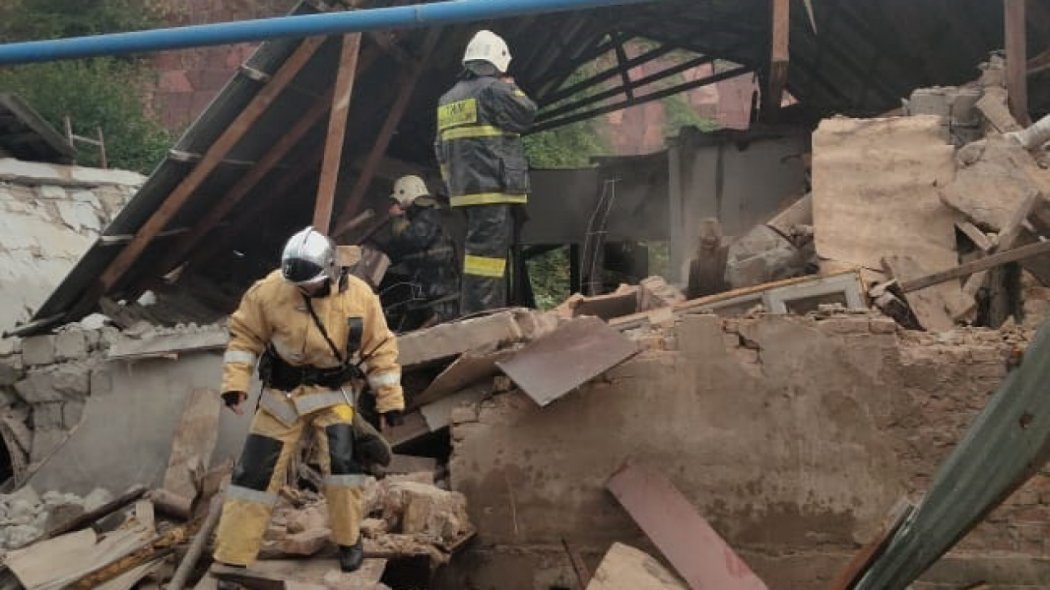 Дом обрушился из-за взрыва газовоздушной смеси в Алматы
