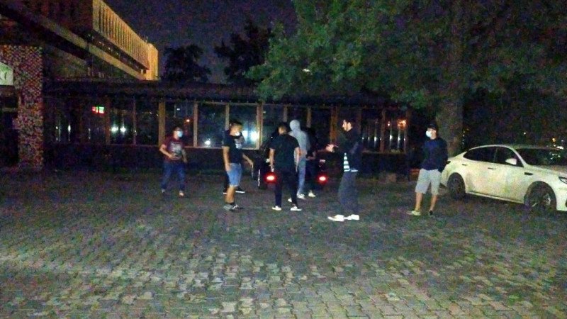 Ресторан запускал клиентов ночью через черный ход в Алматы 