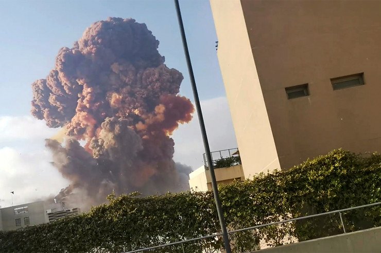 Консул Казахстана пострадал при мощном взрыве в Бейруте
