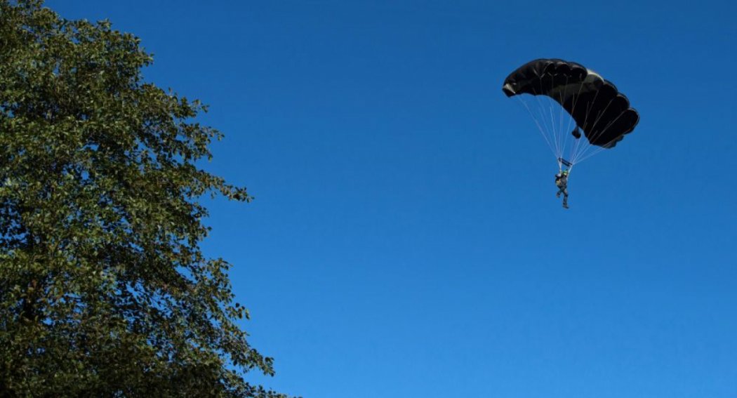 Қорғаныс министрлігі парашюті ашылмай қалған әскери қызметші туралы пікір білдірді