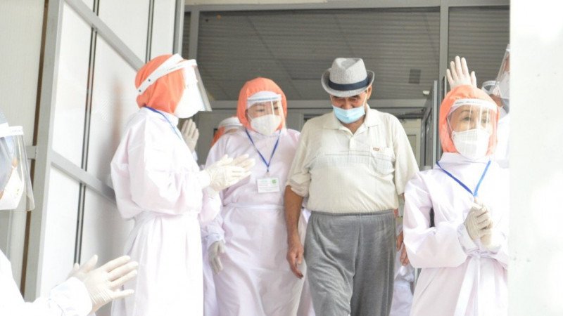 Коронавирус: Нұр-Сұлтанда орталық клиникалық госпиталь соңғы науқасты шығарып салды