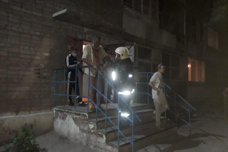 75 человек эвакуировали из-за пожара в общежитии в Семее 