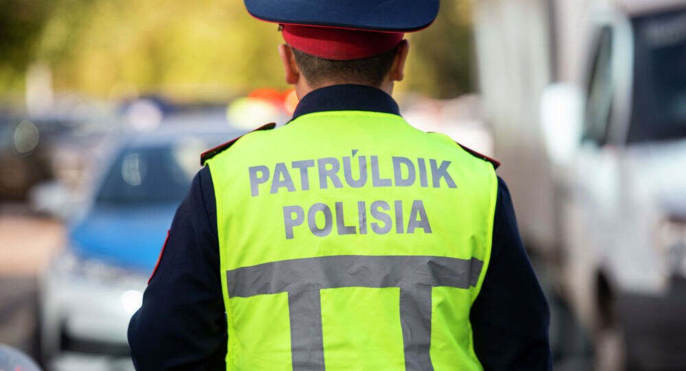 Двух водителей накажут за дачу взятки полицейским в Туркестанской области 