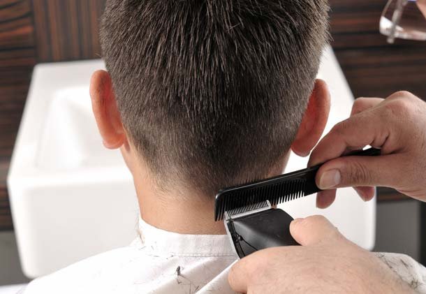 Моральный ущерб в 400 тысяч тенге заплатит парикмахер за облысение клиента в Павлодарской области 