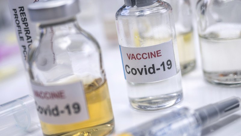 Почему вакцина от КВИ не будет бесплатной для всех, объяснили в Минздраве