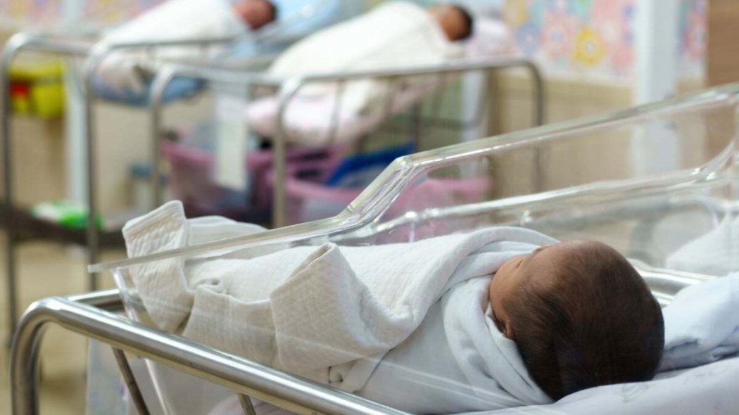 Новорожденного ребенка обнаружили в арыке в Алматы 