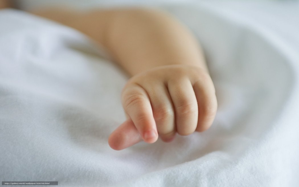 Медики рассказали о состоянии найденного в арыке младенца в Алматы