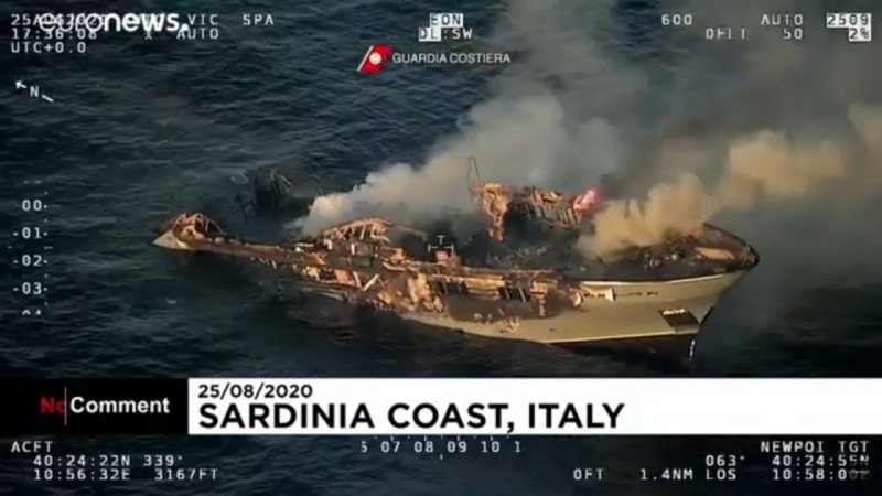 Яхта с казахстанскими туристами загорелась у берегов Италии 