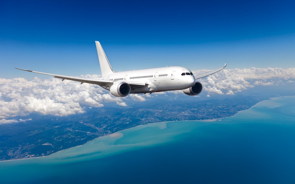 Цены на услуги авиакомпаний для пассажиров упали на 19% в Казахстане 