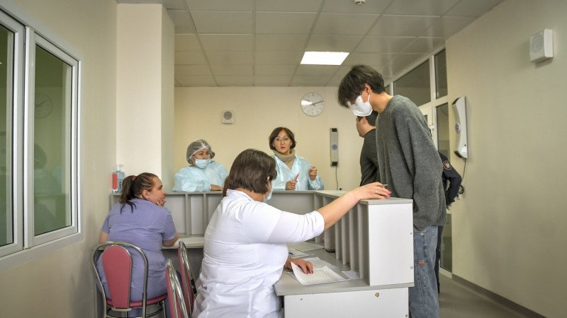 Казахстанцев попросили прикрепиться к поликлиникам