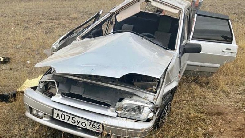 Мужчину зажало в автомобиле после аварии в Уральске 
