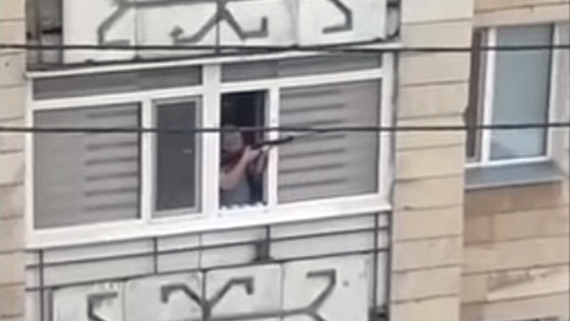 Мужчину, стрелявшего в птиц с балкона, наказали в Кокшетау
