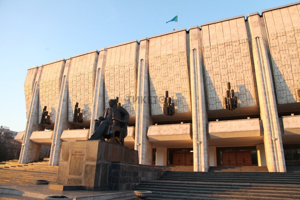 Работу театров и уличных кинотеатров разрешили в Казахстане