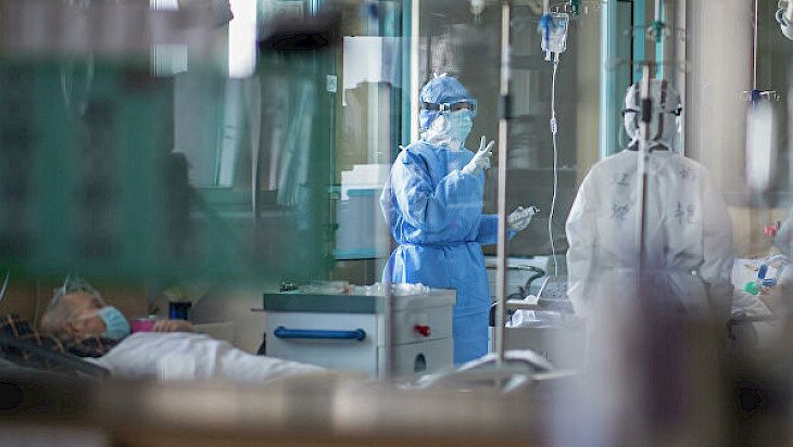 98 человек с коронавирусом находятся в тяжелом состоянии в Казахстане