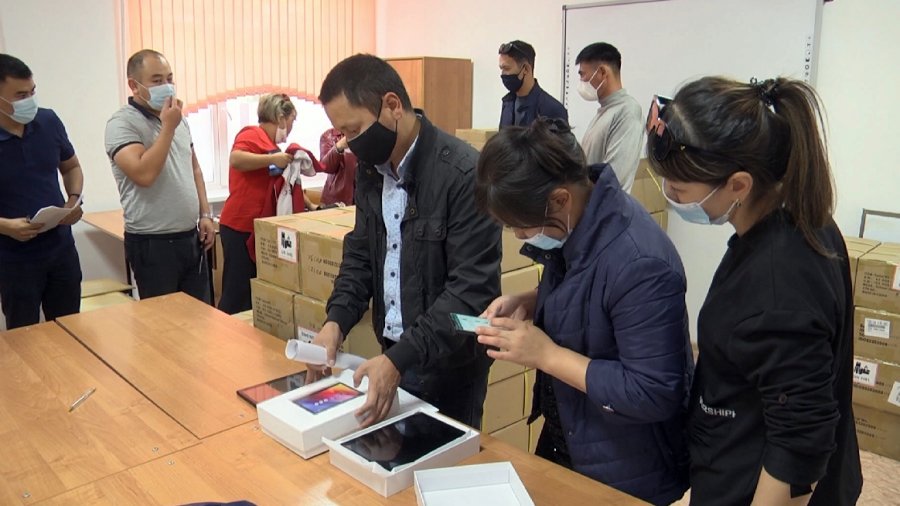 Бракованные планшеты закупили в школы Атырауской области