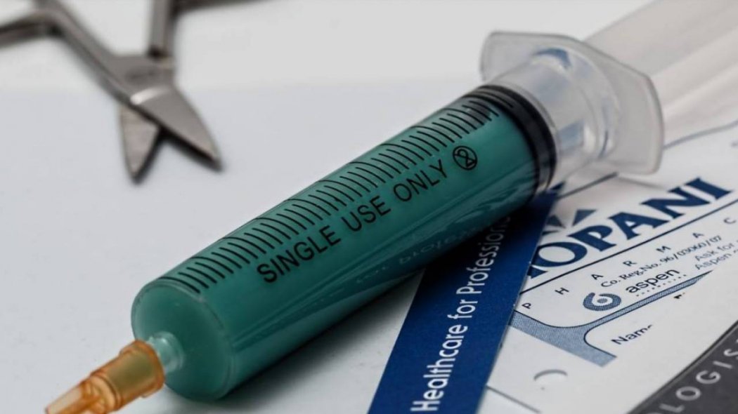 Коронавирусқа қарсы вакцина жасап шығаратын зауыт желтоқсан айында іске қосылады
