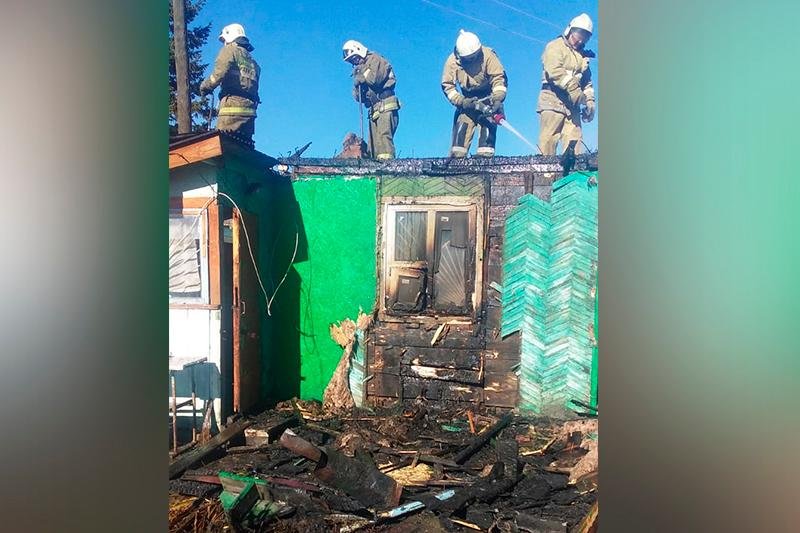 Житель Усть-Каменогорска вынес из горящего дома двух человек