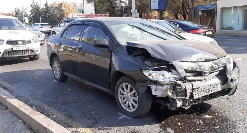 В Алматы пассажир пробил головой лобовое стекло в ДТП