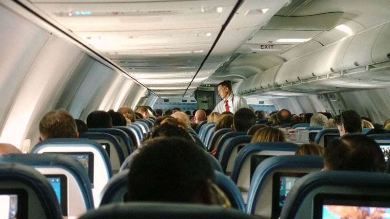 Казахстанцев будут пускать на борт самолета без справки о ПЦР