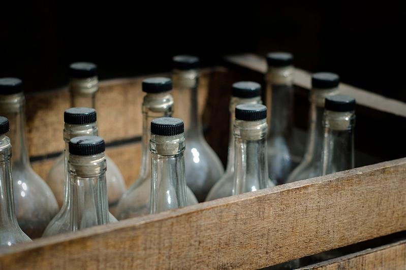 100 бутылок суррогатного алкоголя изъяли у жителя Павлодарской области  