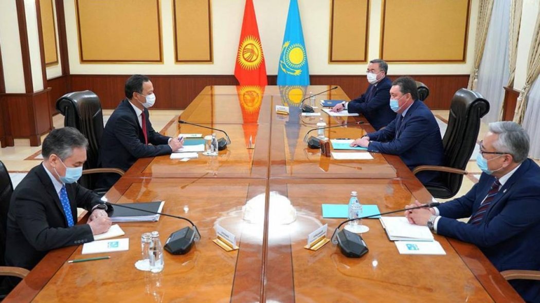 Кыргызстан попросил безвозмездную помощь у Казахстана в борьбе с коронавирусом