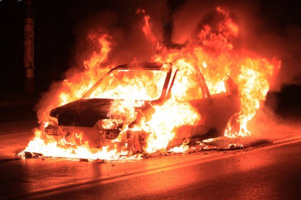 Водитель сгорел в автомобиле в Актау